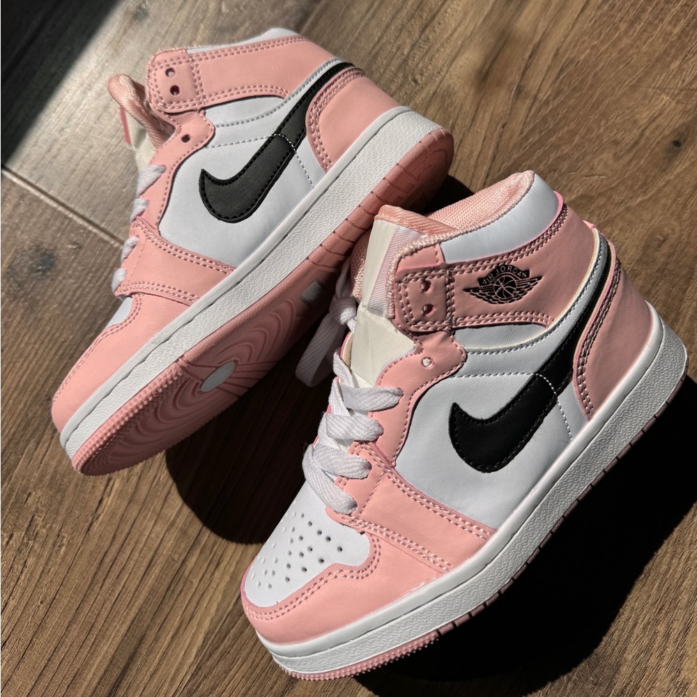 Childrens Pink Jordan 1s